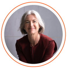 Jennifer Doudna, una estudiante graduada de la Universidad de Harvard en la década de 1980, se asoció con Emmanuelle Charpentier, una investigadora postdoctoral en la Universidad de Umea en Suecia, para desarrollar la técnica de edición genética CRISPR-Cas9. Su investigación abrió la puerta a una revolución en la edición genética y la medicina personalizada